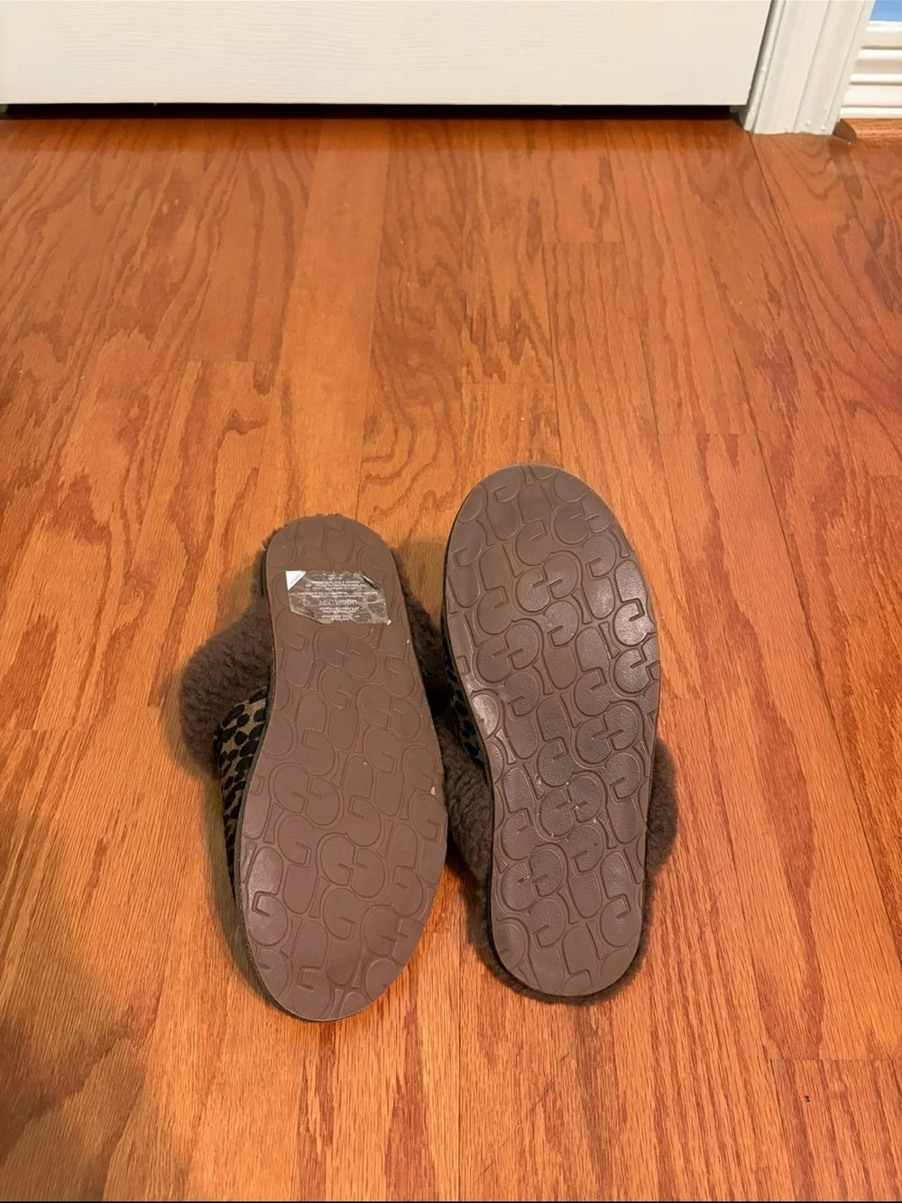 UGG Scuffette II Leopard Shearling Slippers Women's Size 9 - Picture 8 of 11